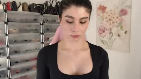 sara ivonne online show from August 5, 2026, 1:19 am