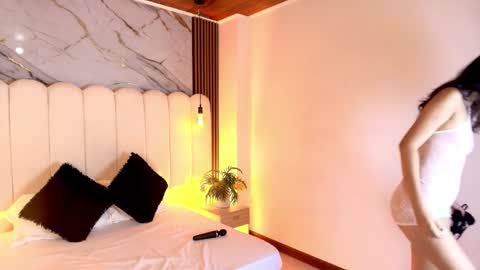 candyclair01 online show from November 12, 2025, 7:57 pm