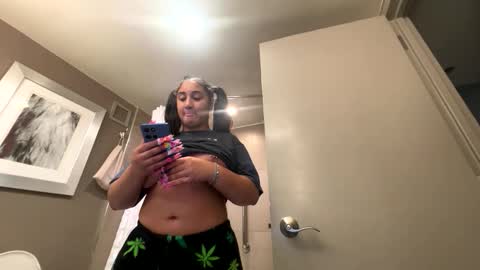 candyclaws05 online show from May 11, 2026, 6:16 pm