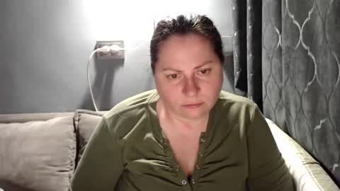 Laura online show from April 28, 2026, 2:27 am