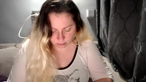 Laura online show from May 4, 2026, 3:35 am