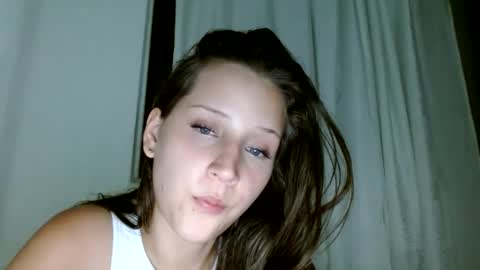 Snapshot of candygirlsweett chatting on February 6, 2025, 12:22 am CandySweetGril online show from February 6, 2025, 12:22 am