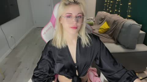 Snapshot of candyhannah chatting on March 27, 2026, 5:45 pm You can call me HH online show from March 27, 2026, 5:45 pm