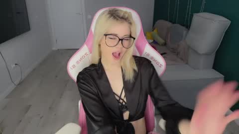 Snapshot of candyhannah chatting on April 6, 2026, 1:34 pm You can call me HH online show from April 6, 2026, 1:34 pm