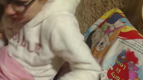 say meow and send tips  online show from January 30, 2025, 6:54 pm