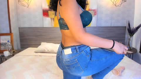 Snapshot of candys_victoria chatting on February 6, 2025, 5:03 am Candys Victoria online show from February 6, 2025, 5:03 am