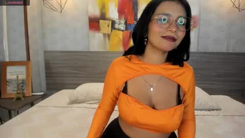 Snapshot of candys_victoria chatting on February 16, 2025, 1:25 am Candys Victoria online show from February 16, 2025, 1:25 am