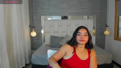 candywhithes online show from September 9, 2025, 4:01 am