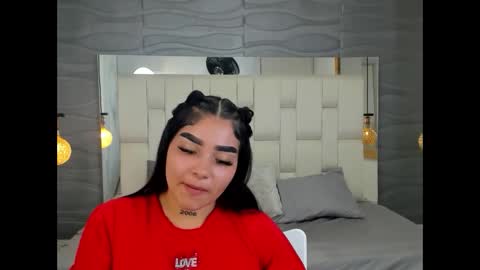 candywhithes online show from September 13, 2025, 3:28 am