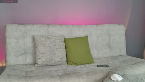 Isabella online show from April 30, 2026, 1:28 pm