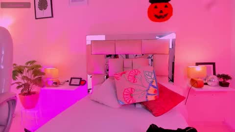 Candy online show from October 8, 2025, 7:11 pm