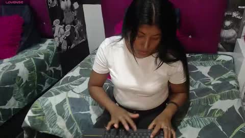 Canela online show from September 14, 2025, 3:44 pm