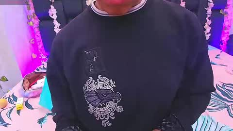 Aura  online show from October 3, 2025, 11:51 am