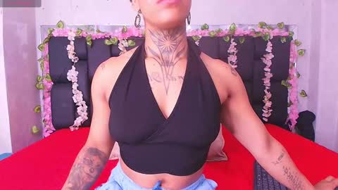 Aura  online show from October 4, 2025, 12:03 pm