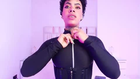 Aura  online show from November 4, 2025, 12:04 pm