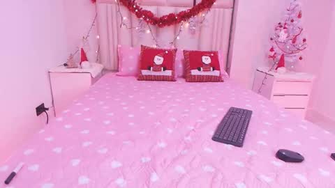 Aura  online show from December 19, 2025, 12:01 pm