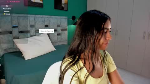 canelaa sweett online show from March 19, 2026, 12:31 pm