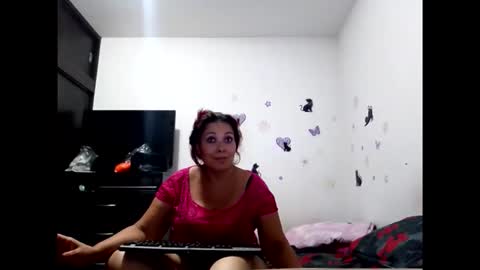 Snapshot of canelalovee chatting on October 17, 2025, 10:56 pm CANELA online show from October 17, 2025, 10:56 pm