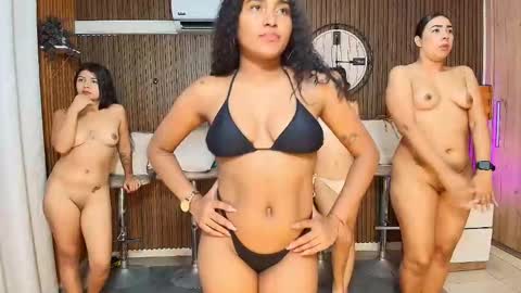 Snapshot of canelasquirtxxx chatting on February 25, 2026, 11:36 pm Sara online show from February 25, 2026, 11:36 pm