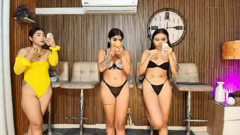 Snapshot of canelasquirtxxx chatting on March 18, 2026, 11:13 am Sara online show from March 18, 2026, 11:13 am