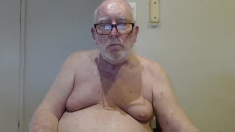 Snapshot of capt5105 chatting on December 1, 2024, 10:43 pm capt5105 online show from December 1, 2024, 10:43 pm