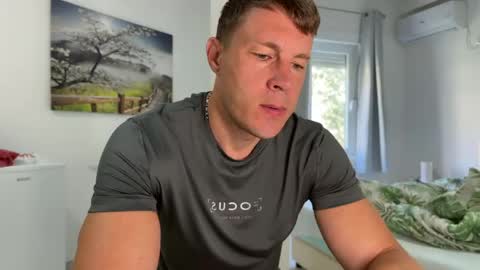 Snapshot of capt_oliver chatting on May 25, 2026, 8:20 am follow my twitter online show from May 25, 2026, 8:20 am