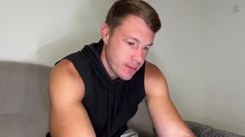 Snapshot of capt_oliver chatting on June 3, 2026, 9:34 am follow my twitter online show from June 3, 2026, 9:34 am