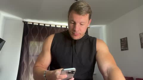 Snapshot of capt_oliver chatting on June 5, 2026, 9:59 am follow my twitter online show from June 5, 2026, 9:59 am