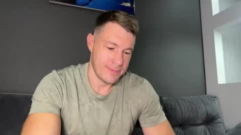 Snapshot of capt_oliver chatting on June 15, 2026, 10:06 am follow my twitter online show from June 15, 2026, 10:06 am