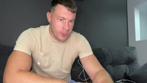 Snapshot of capt_oliver chatting on June 16, 2026, 9:45 am follow my twitter online show from June 16, 2026, 9:45 am