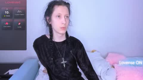 CaraDelfie online show from February 1, 2026, 12:37 pm