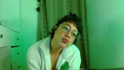 Snapshot of caraenaranja chatting on October 11, 2025, 12:43 am Amy online show from October 11, 2025, 12:43 am