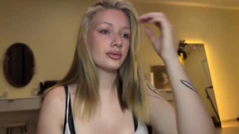 Stella online show from February 1, 2026, 7:45 pm