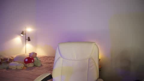              online show from March 8, 2025, 9:17 am