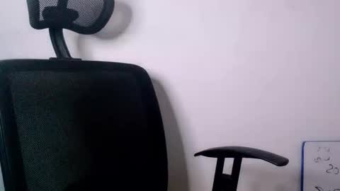 Caroline muscular crossdresser mistress online show from October 3, 2025, 12:07 am