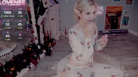 NONA    follow online show from November 13, 2025, 5:28 am