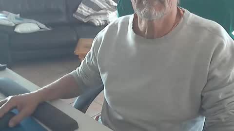 Snapshot of cargo69 chatting on October 12, 2025, 3:33 pm cargo69 online show from October 12, 2025, 3:33 pm