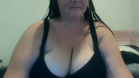 carinabro10 online show from November 25, 2025, 9:09 am