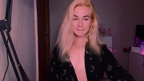 Carin online show from October 1, 2025, 7:42 pm