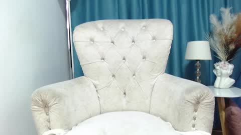 carla_77 online show from January 12, 2025, 6:38 pm
