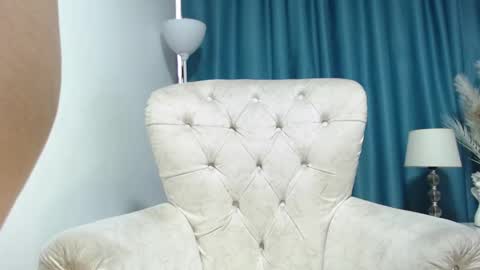 carla_77 online show from January 15, 2025, 3:29 pm