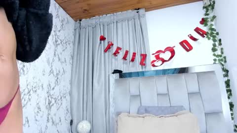 carla_77 online show from February 15, 2025, 12:33 pm