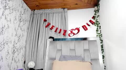 carla_77 online show from February 17, 2025, 12:38 pm