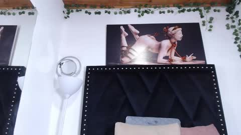 carla_77 online show from February 24, 2025, 4:04 pm