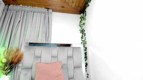 carla_77 online show from March 12, 2025, 3:40 pm
