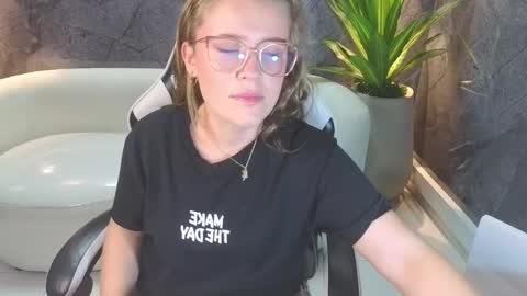 Carla  online show from October 10, 2025, 12:59 pm