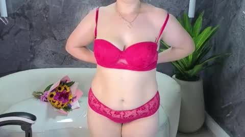 Carla  online show from November 4, 2025, 1:32 pm