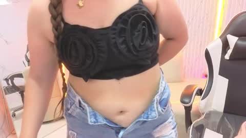 Carla  online show from November 12, 2025, 1:11 pm