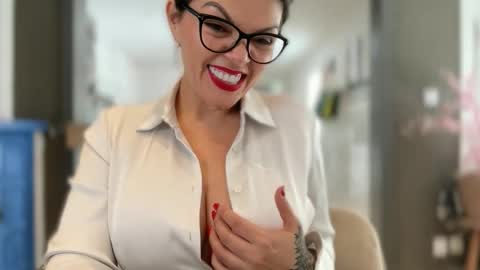 Carla Connor online show from October 8, 2025, 10:24 am