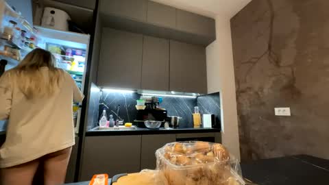 iwantcarla online show from February 21, 2025, 8:27 pm